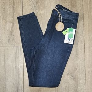 NWT'S- DIP - High Rise Skinny Stretch  Jean - Size 6 - Black - Frayed Hems